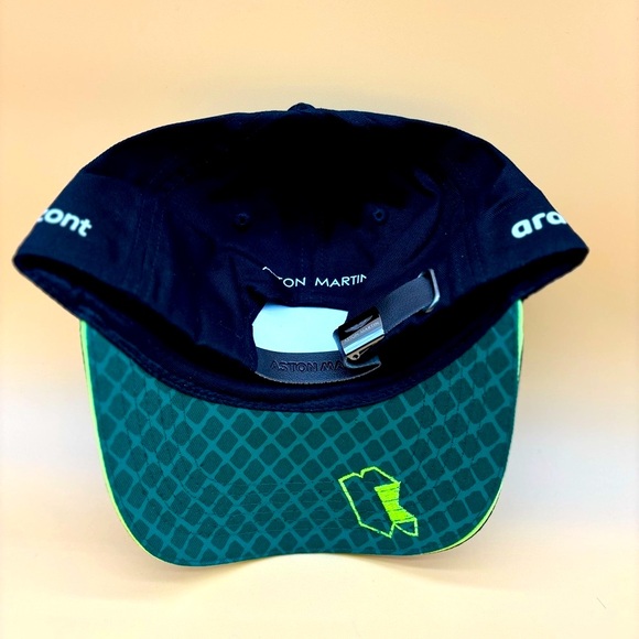 Formula One Snap Cap - Picture 4 of 4